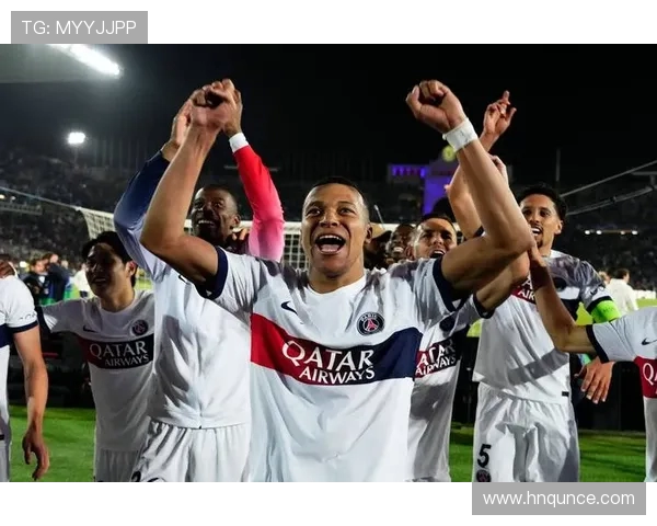 纳赛尔赛场晤梅西妻子：温情互动背后的巴黎战略